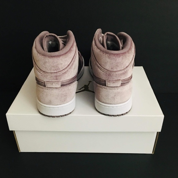 Air Jordan 1 Mid SE Womens size 10 - Picture 5 of 7